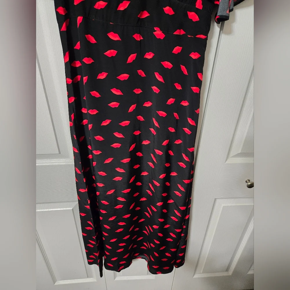 A New Day Black Maxi Dress W/ Lips ππ, Kiss Design Dress, Size 10, NWT - Picture 8 of 15